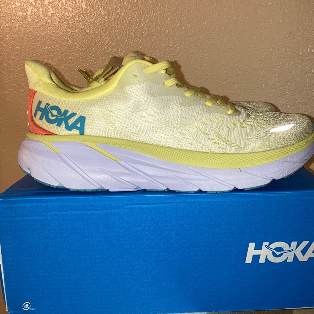 HOKA  style:Clifton 8, Size 9. Color Yellow and white